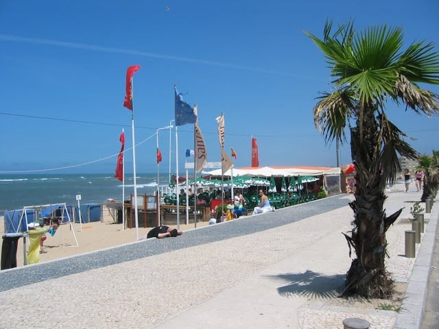 Calçadão da Praia Azul no Porto - Portugal