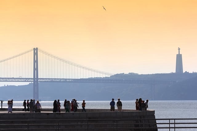 Ponte 25 de Abril e Cristo Rei ao fundo