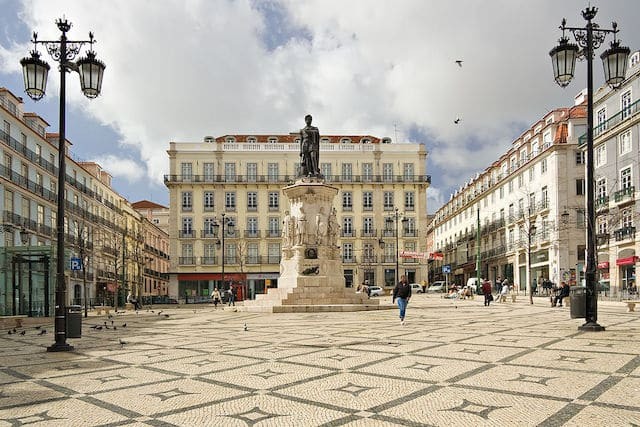 Praça Luís de Camões no Chiado