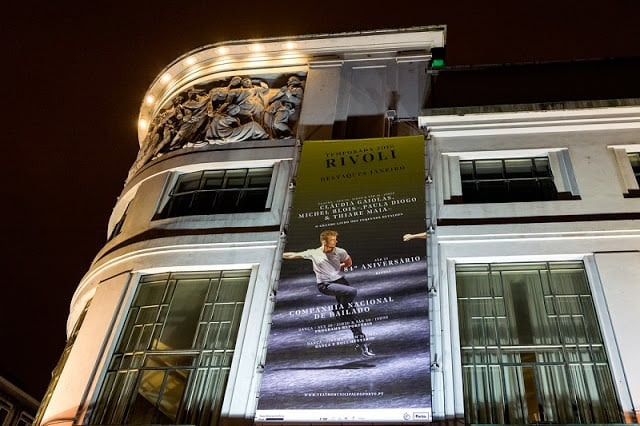 Cartaz no Teatro Rivoli no Porto