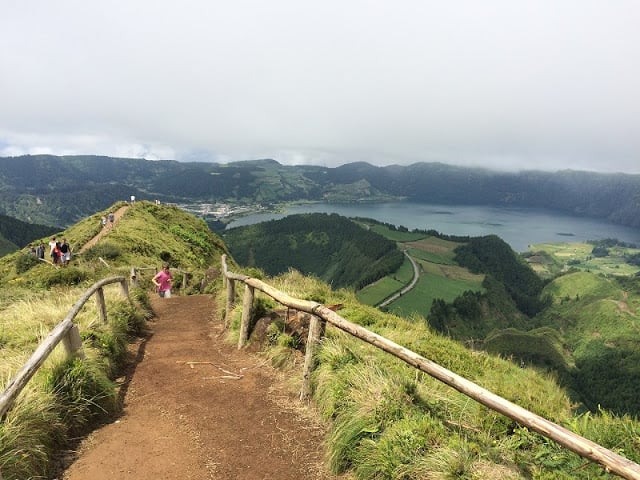 Caminho até à Lagoa do Fogo