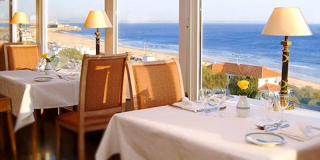 Restaurante com vista para a Praia de Carcavelos