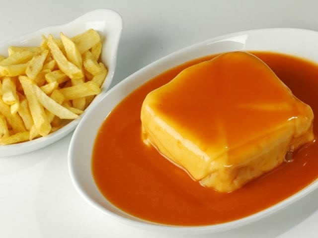 Gastronomia no Porto - francesinha