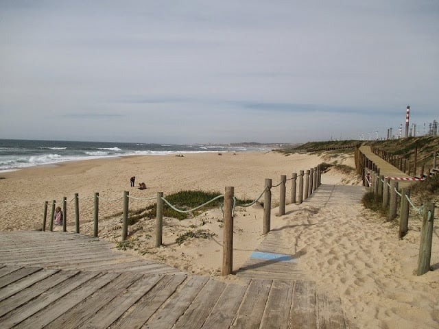 Acesso à Praia do Aterro