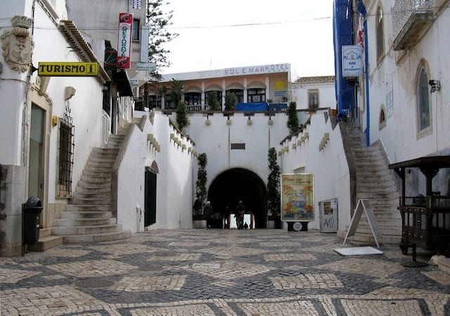 Túnel que leva até à Praia do Túnel