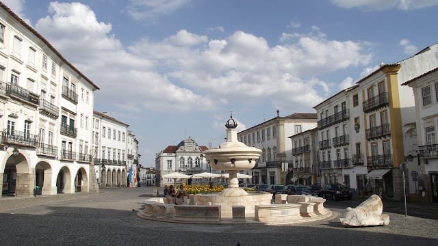 Évora