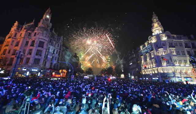 Fogos de artifício na Avenida dos Aliados