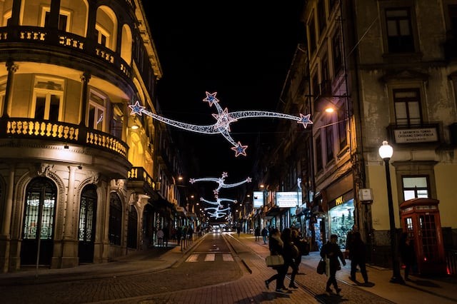 Ruas com luzes de Natal