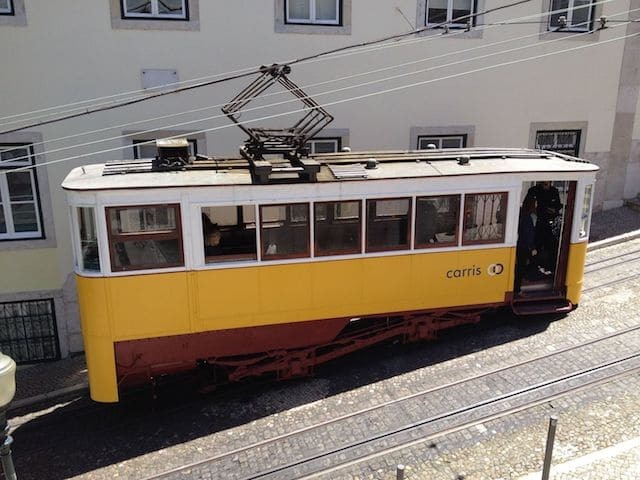 Elevador da Glória subindo