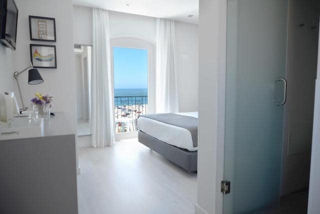 Hotel Mar Bravo em Nazaré - quarto