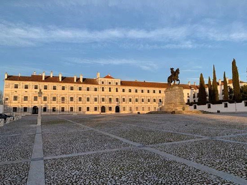 Fachada Museu-Biblioteca da Casa de Bragança