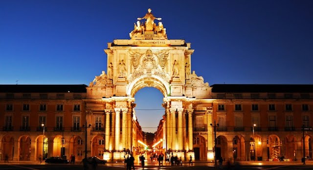 Arco da Rua Augusta à noite