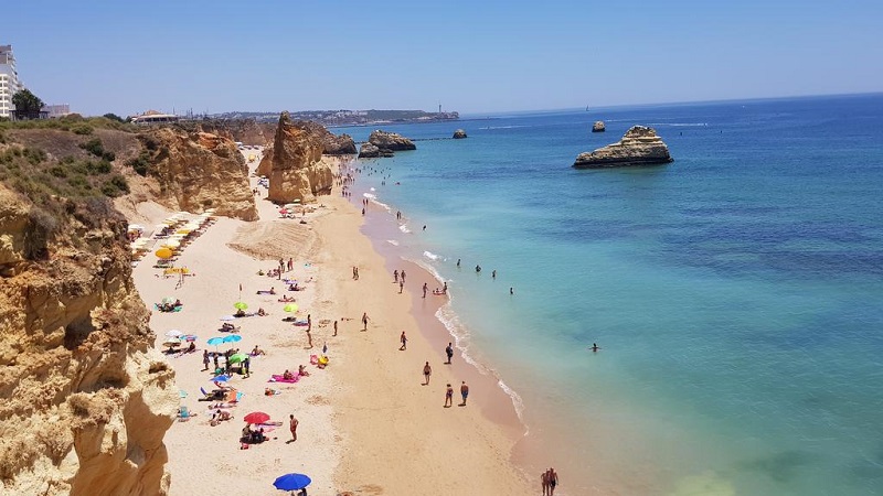 Vista aérea da Praia da Rocha no Algarve