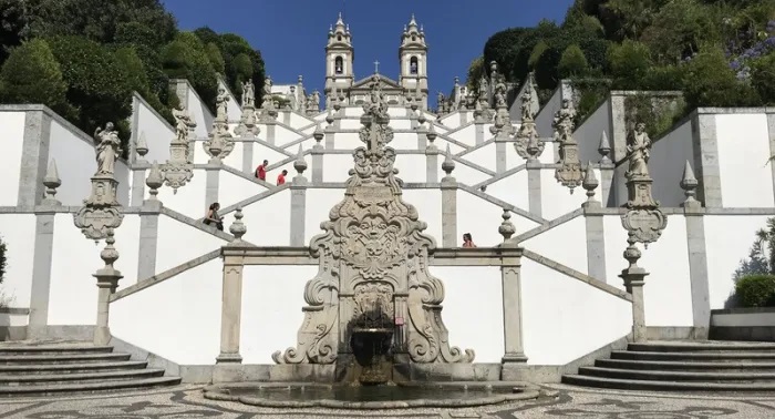 Passeio pelo Santuário do Bom Jesus do Monte em Braga