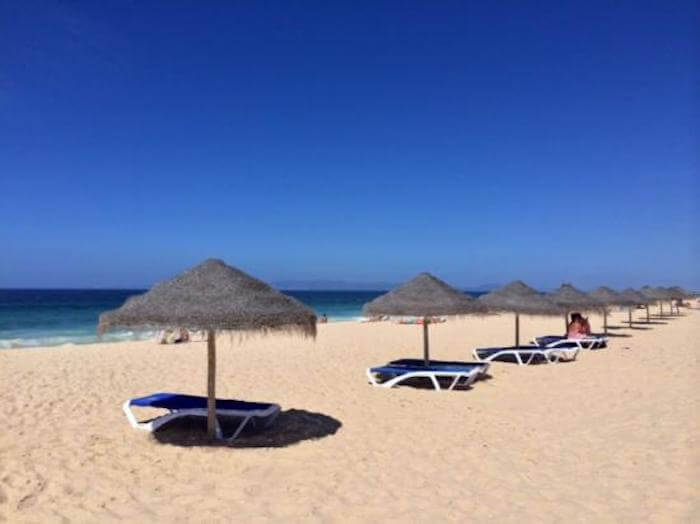 Espreguiçadeiras na Praia do Pego em Setúbal