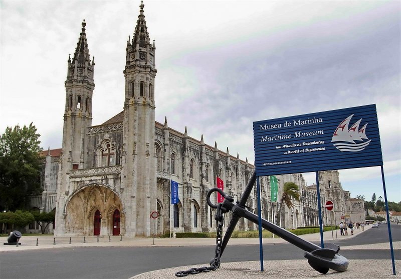 Placa indicando Museu da Marinha em Lisboa