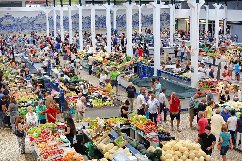 Azulejos na parede do Mercado do Livramento em Setúbal