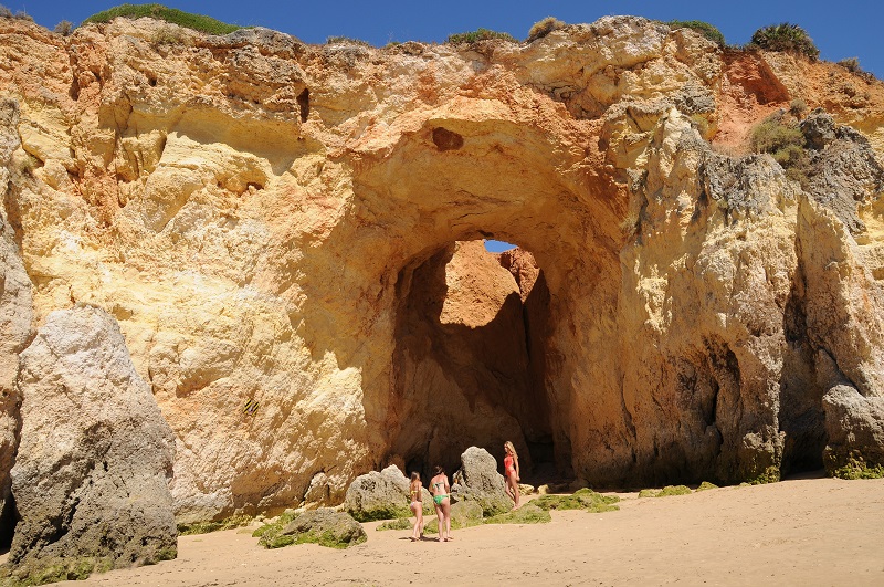 Gruta na Praia do Alemão