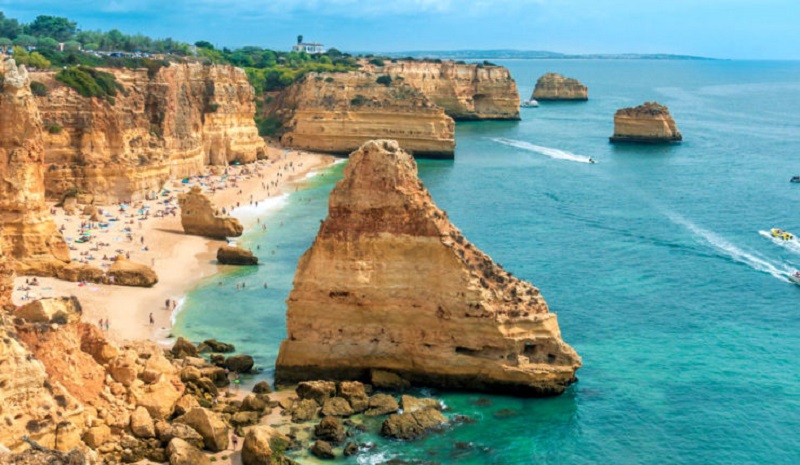 Praia do Algarve em Portugal