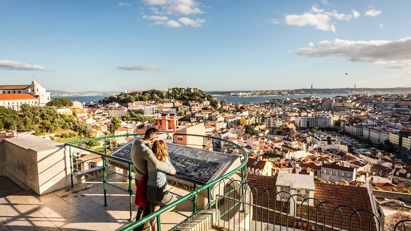 Pôr do sol nos miradouros de Lisboa