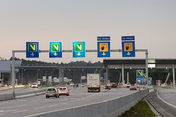 Placas de Via Verde e portagens normais