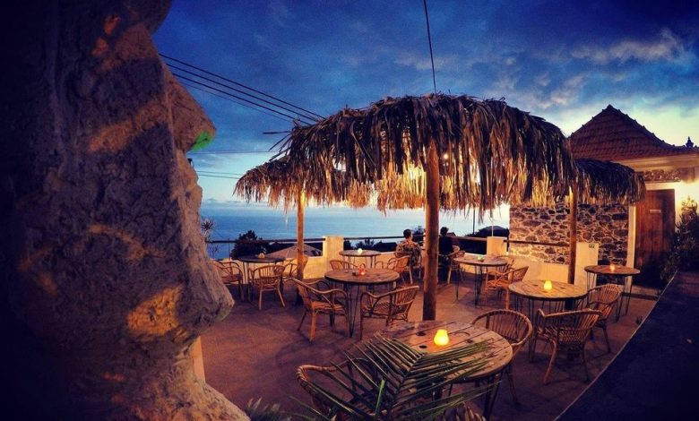 Espaço do Pukiki Tiki Bar na Ilha da Madeira