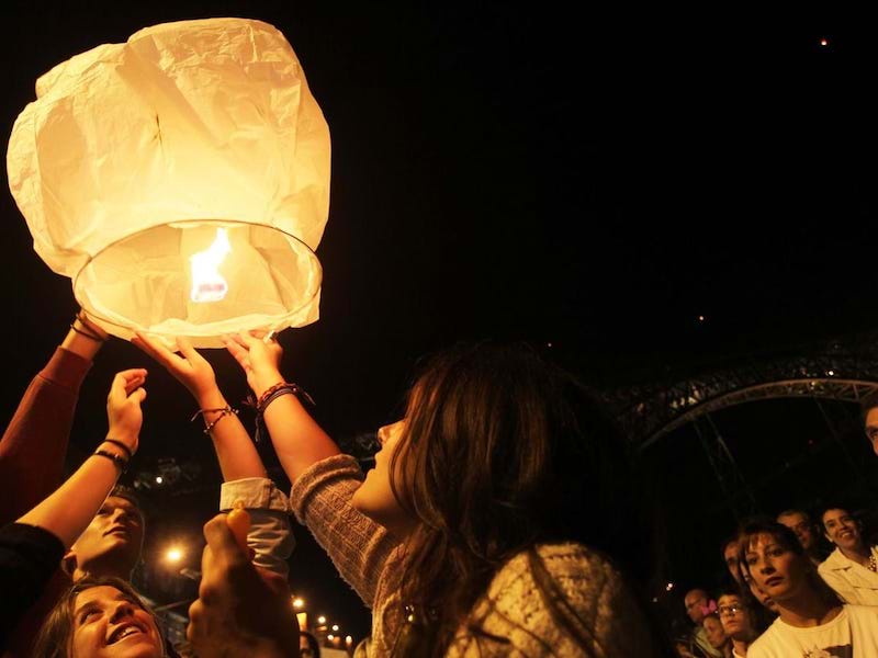 São João: balão de ar quente no Porto