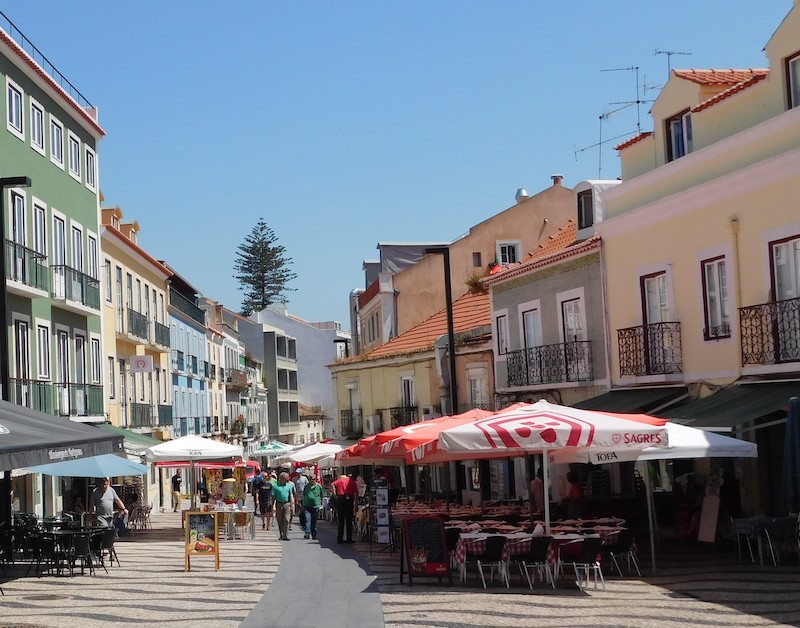 Passeio pelo centro histórico de Cacilhas